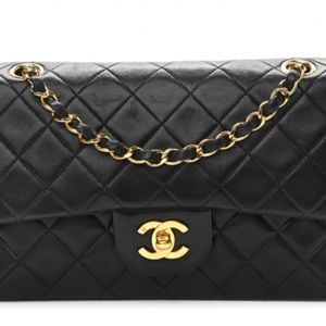 100% AUTHENTIC 90’s CHANEL
Lambskin Quilted Small Double Flap Black